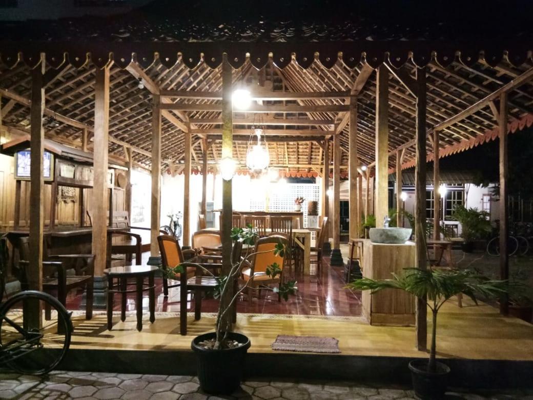 Diaga Grha Hotel ジョグジャカルタ エクステリア 写真